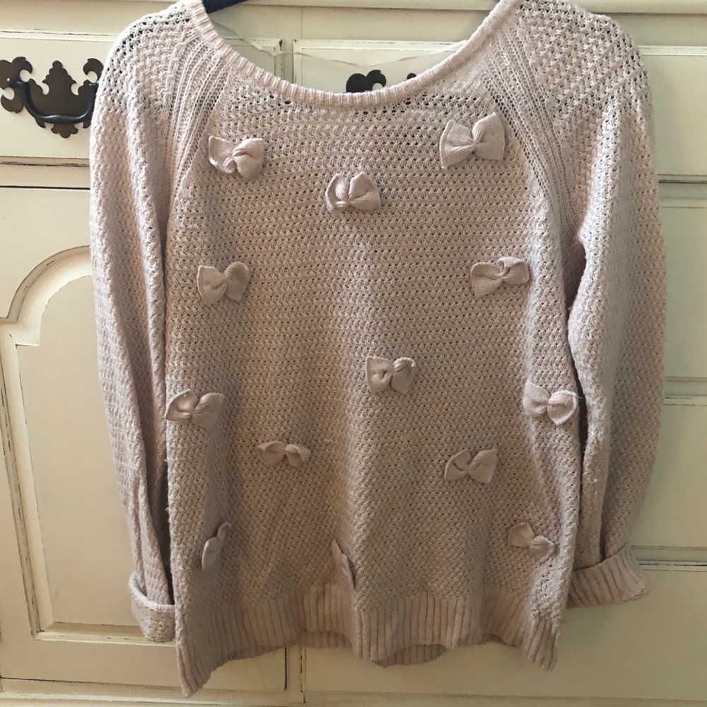 Chic LC Pink Sweater with Bows